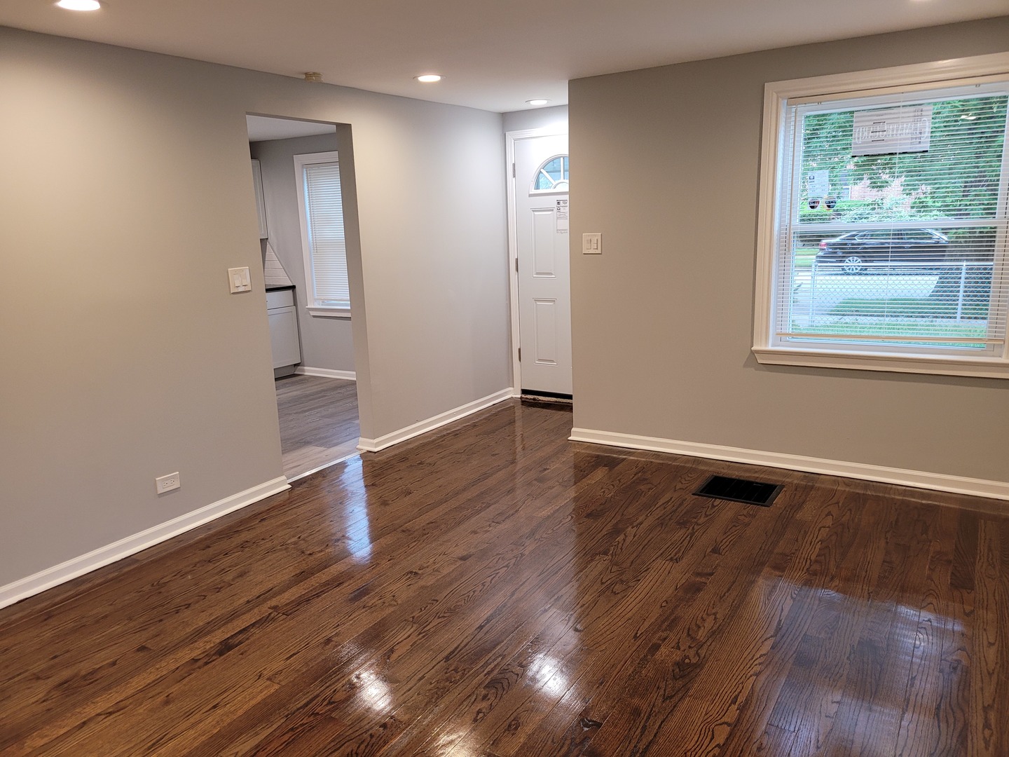 8617 S Bennett Avenue Property Photo 3