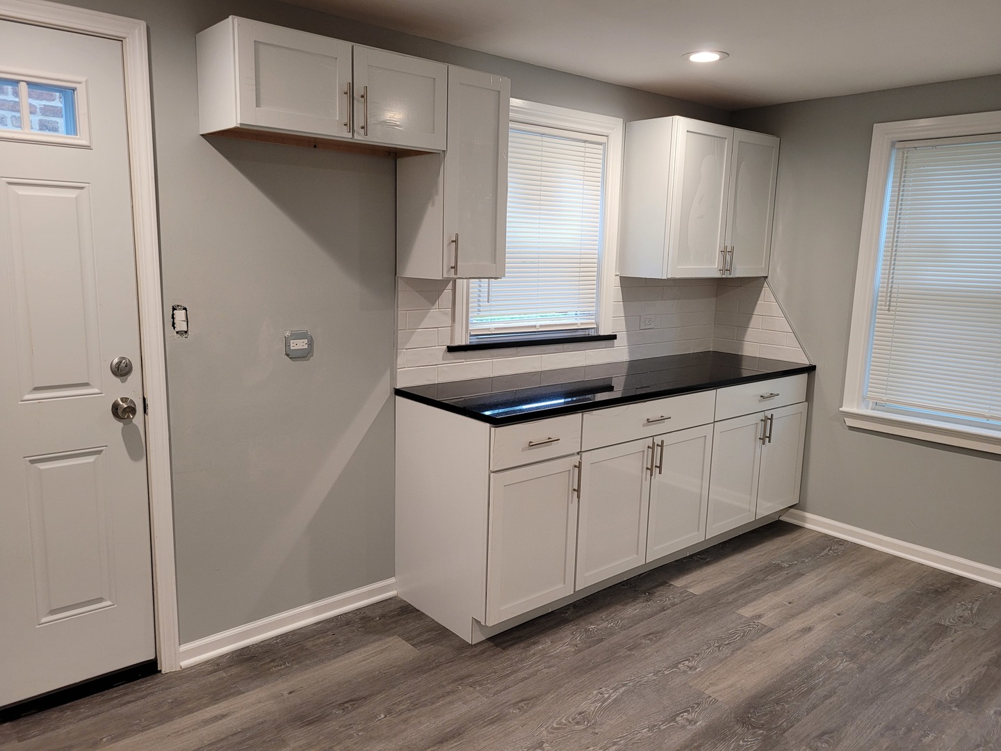 8617 S Bennett Avenue Property Photo 4