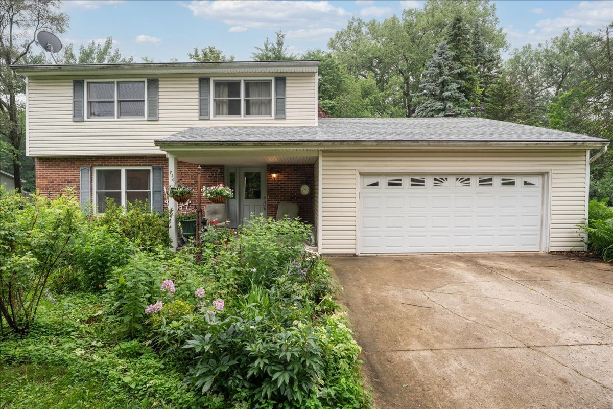 1n730 Macqueen Drive Property Photo 1