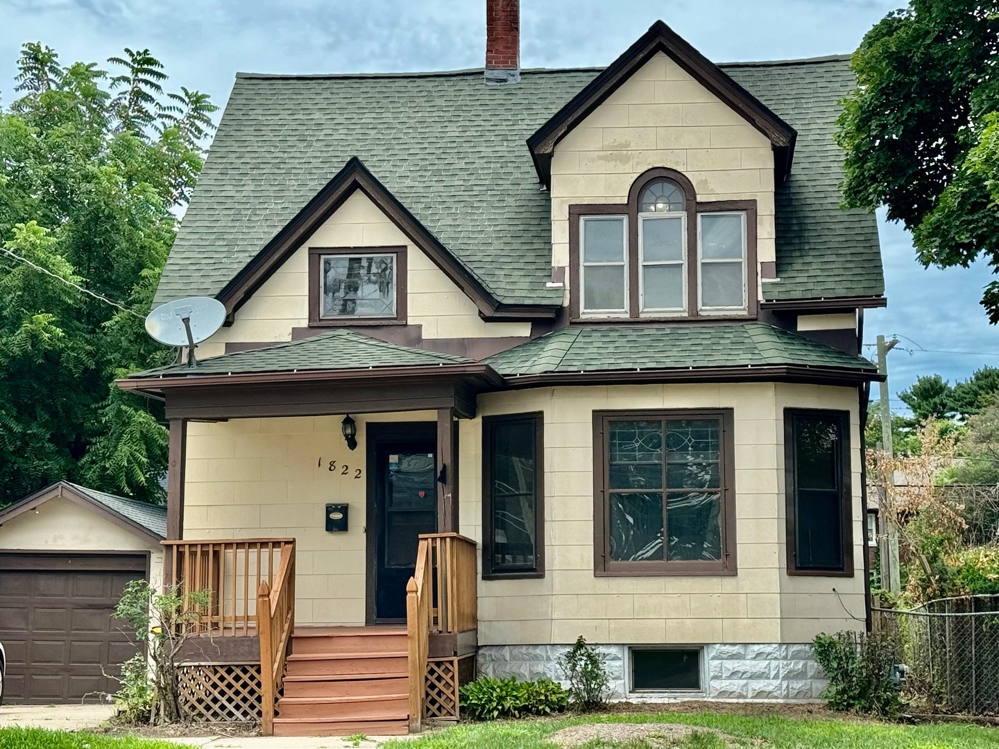 1822 Charles Street Property Photo 1