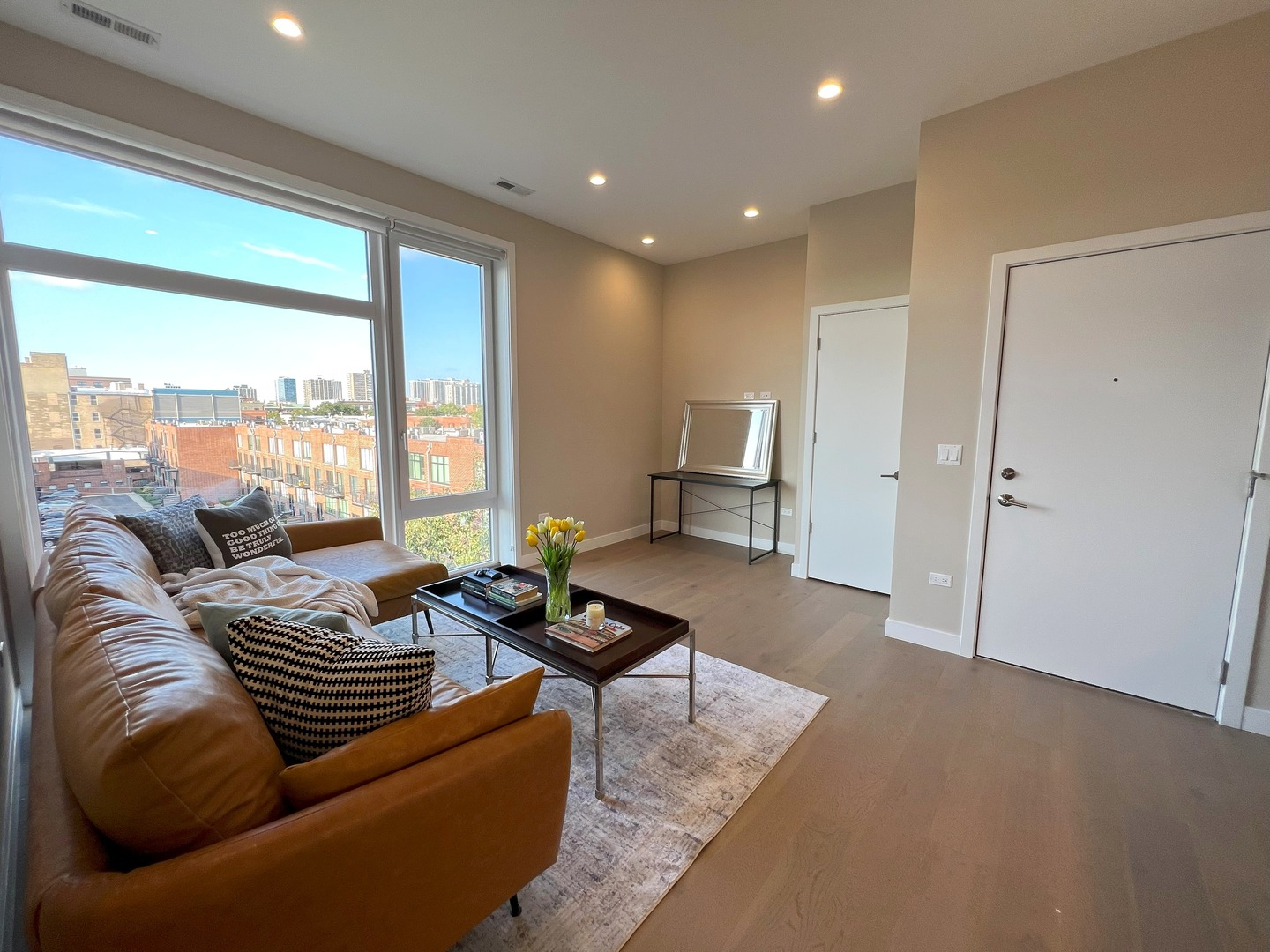 3757 N Sheffield Avenue 302 Property Photo 2