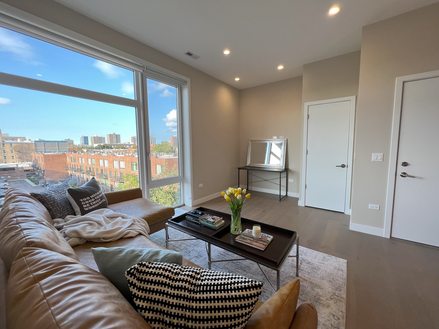 3757 N Sheffield Avenue 302 Property Photo 3