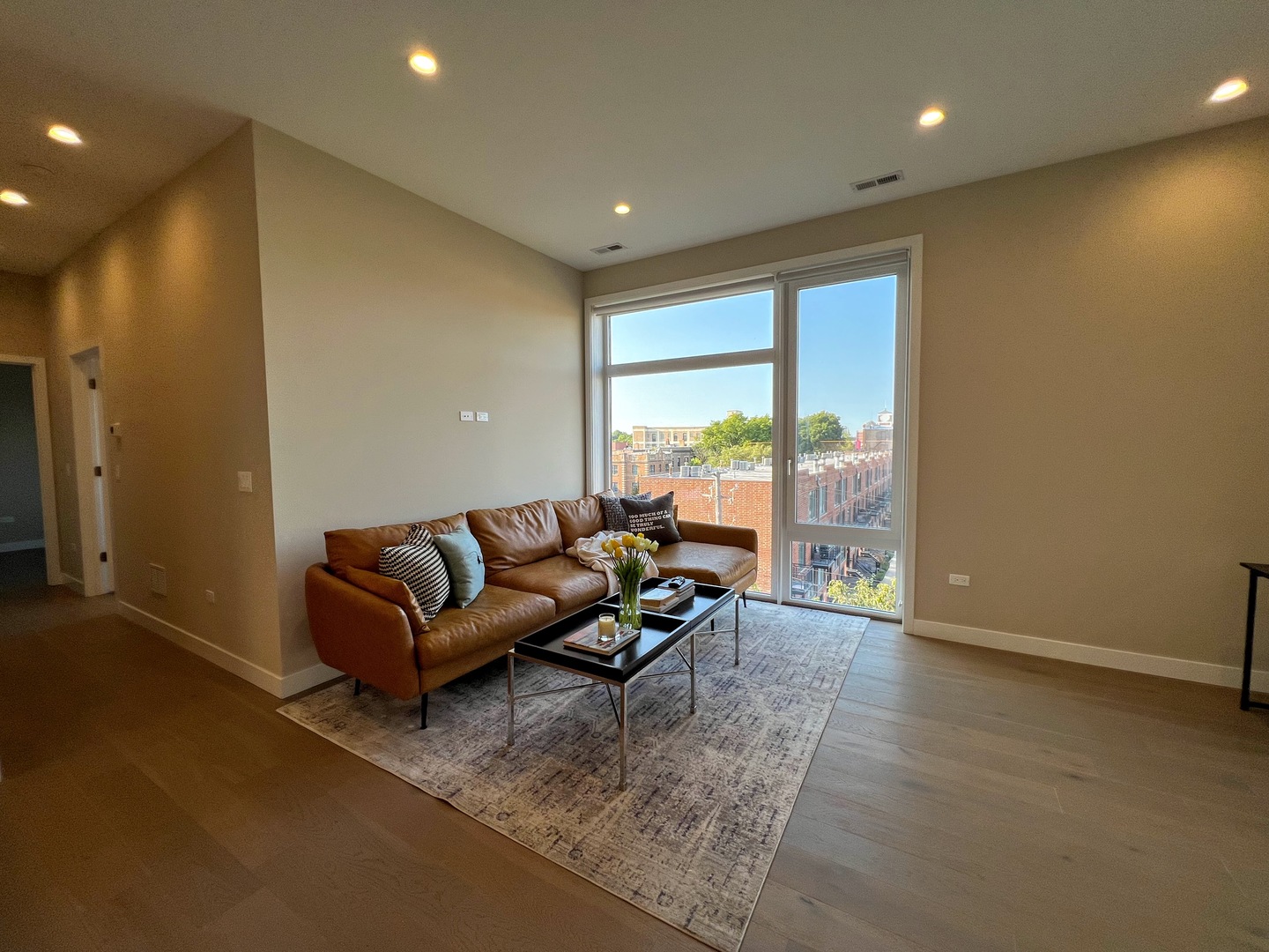 3757 N Sheffield Avenue 302 Property Photo 4