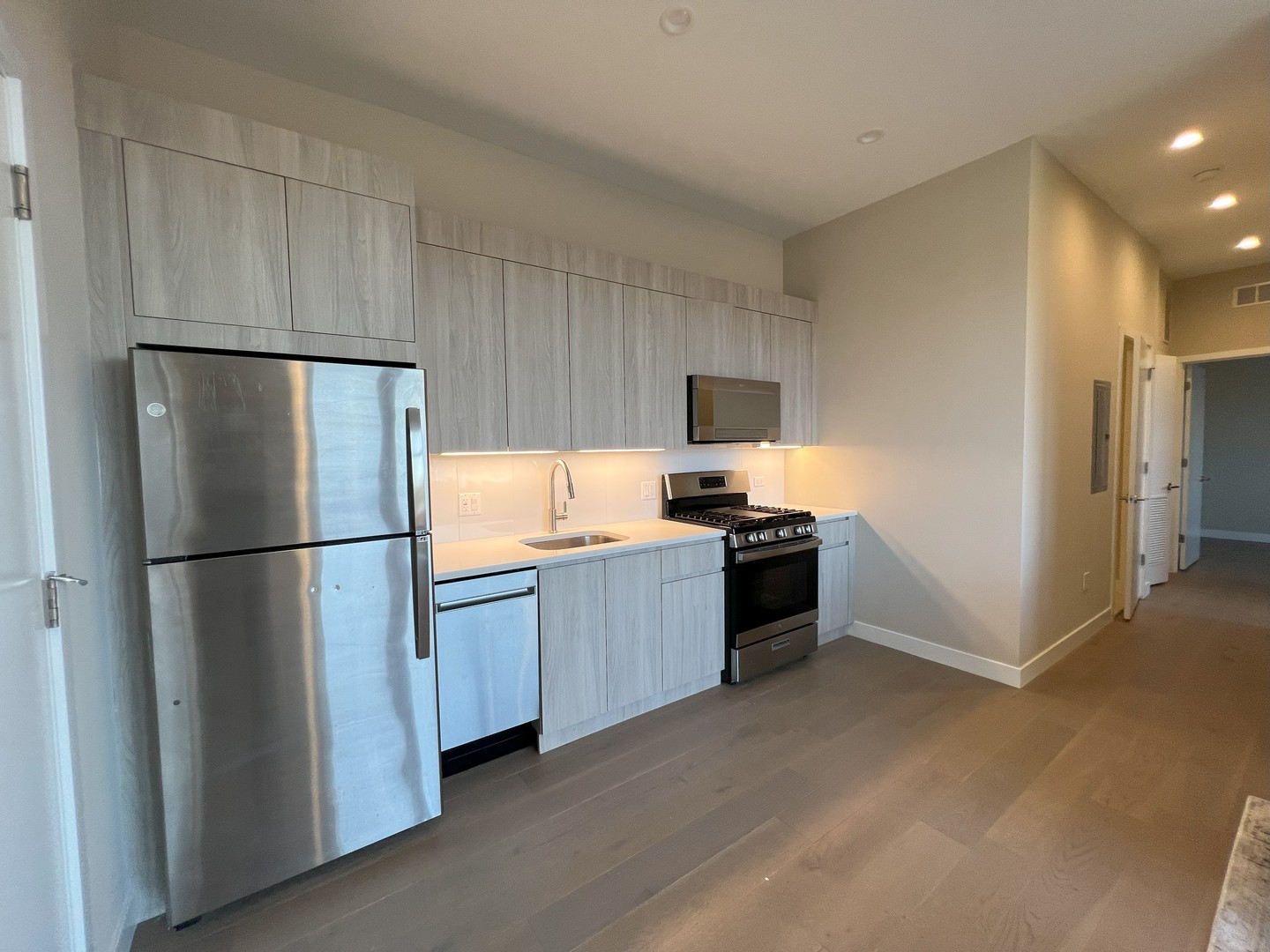 3757 N Sheffield Avenue 302 Property Photo 6