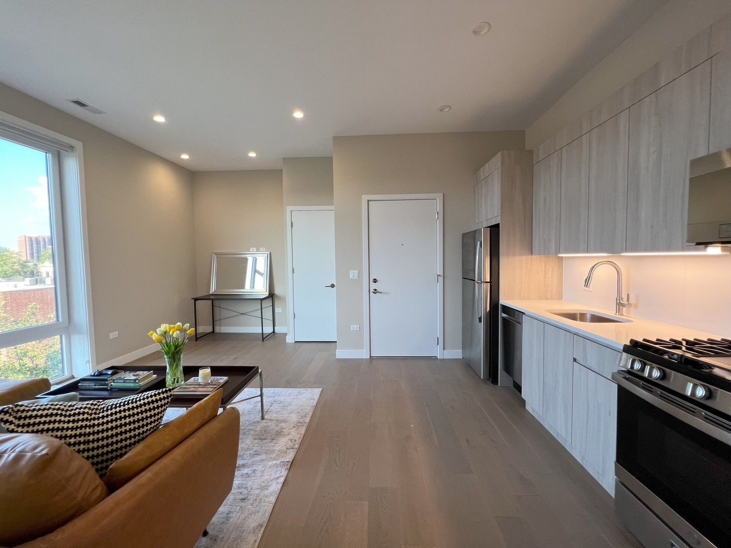 3757 N Sheffield Avenue 302 Property Photo 7