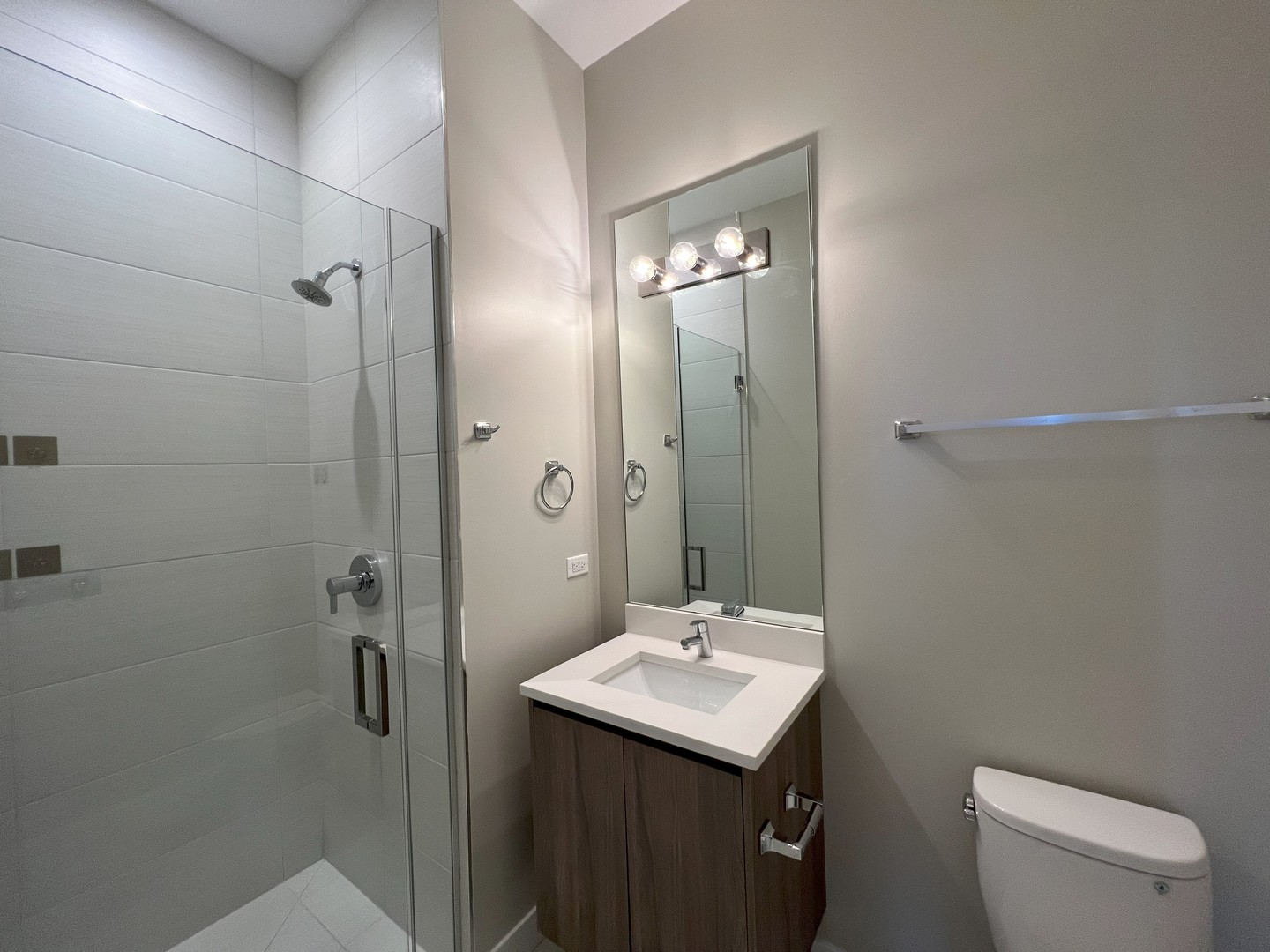 3757 N Sheffield Avenue 302 Property Photo 9