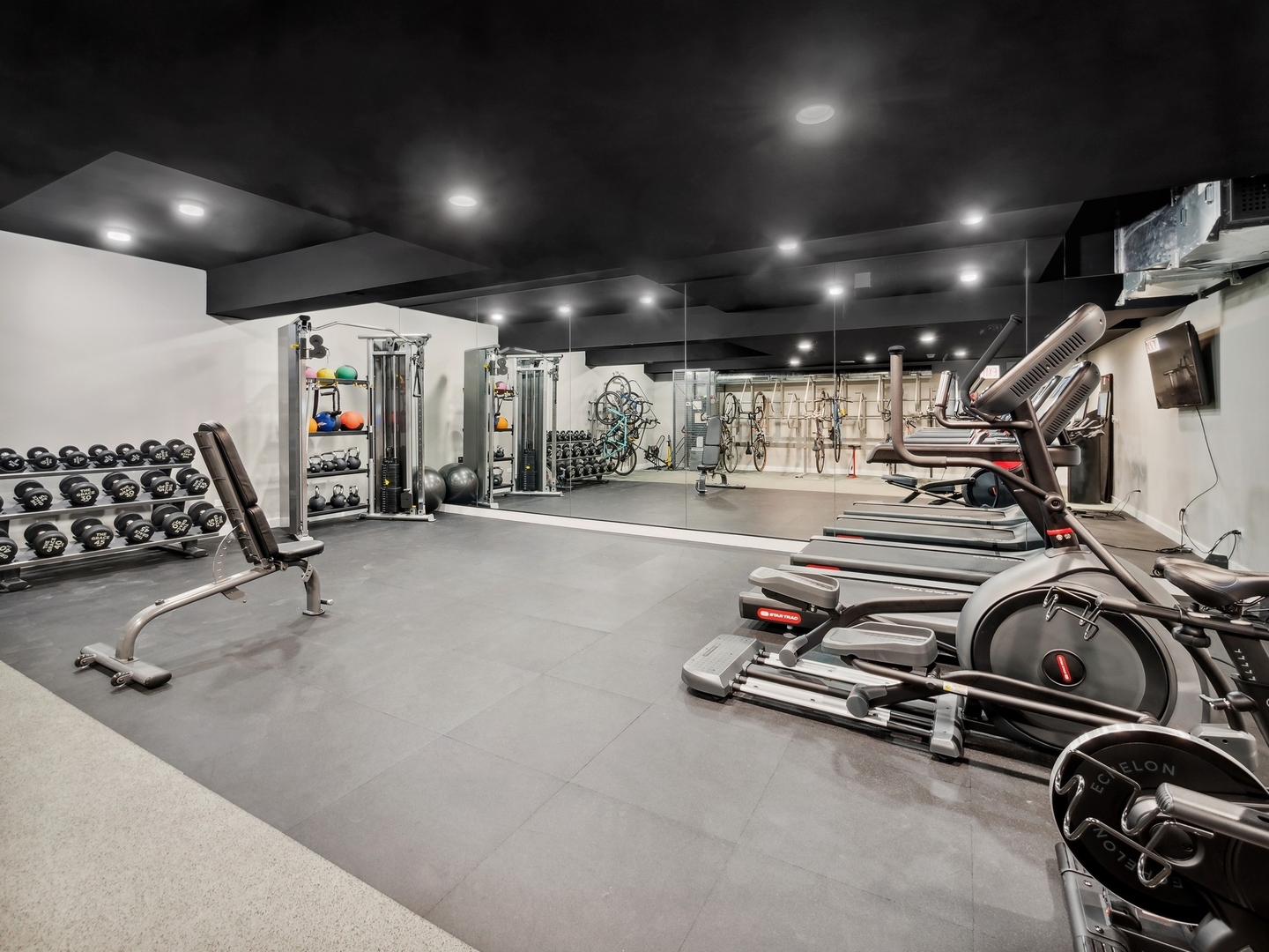 3757 N Sheffield Avenue 302 Property Photo 17