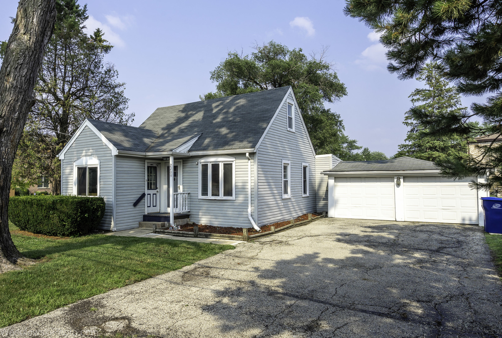 2209 Douglas Avenue Property Photo 1