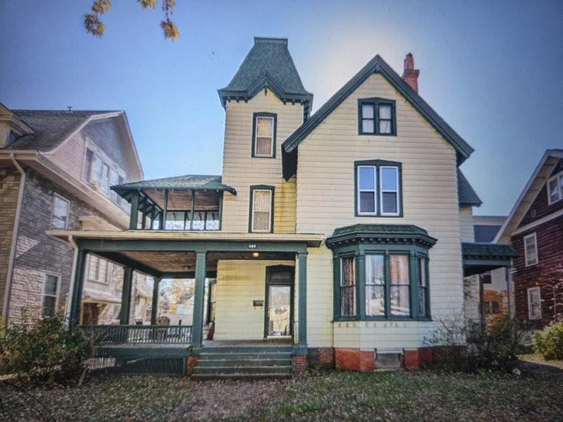 457 W William Street Property Photo 1