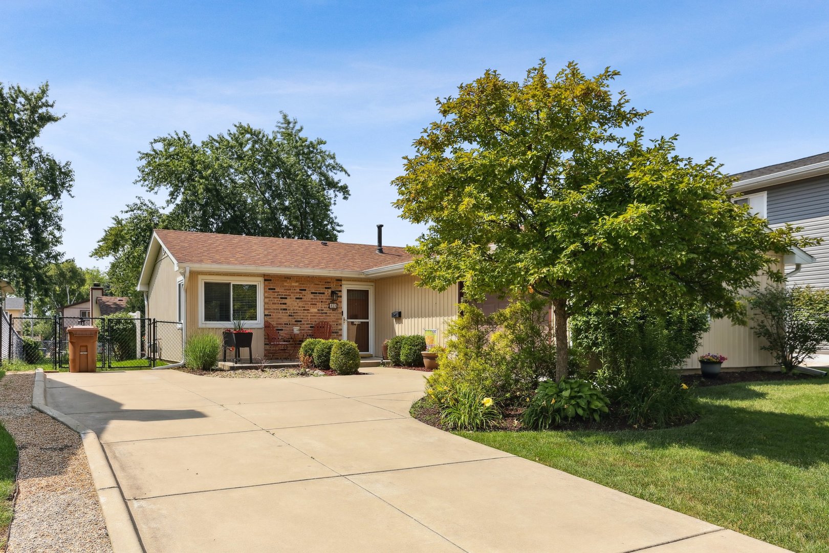 43 W WRIGHTWOOD Avenue