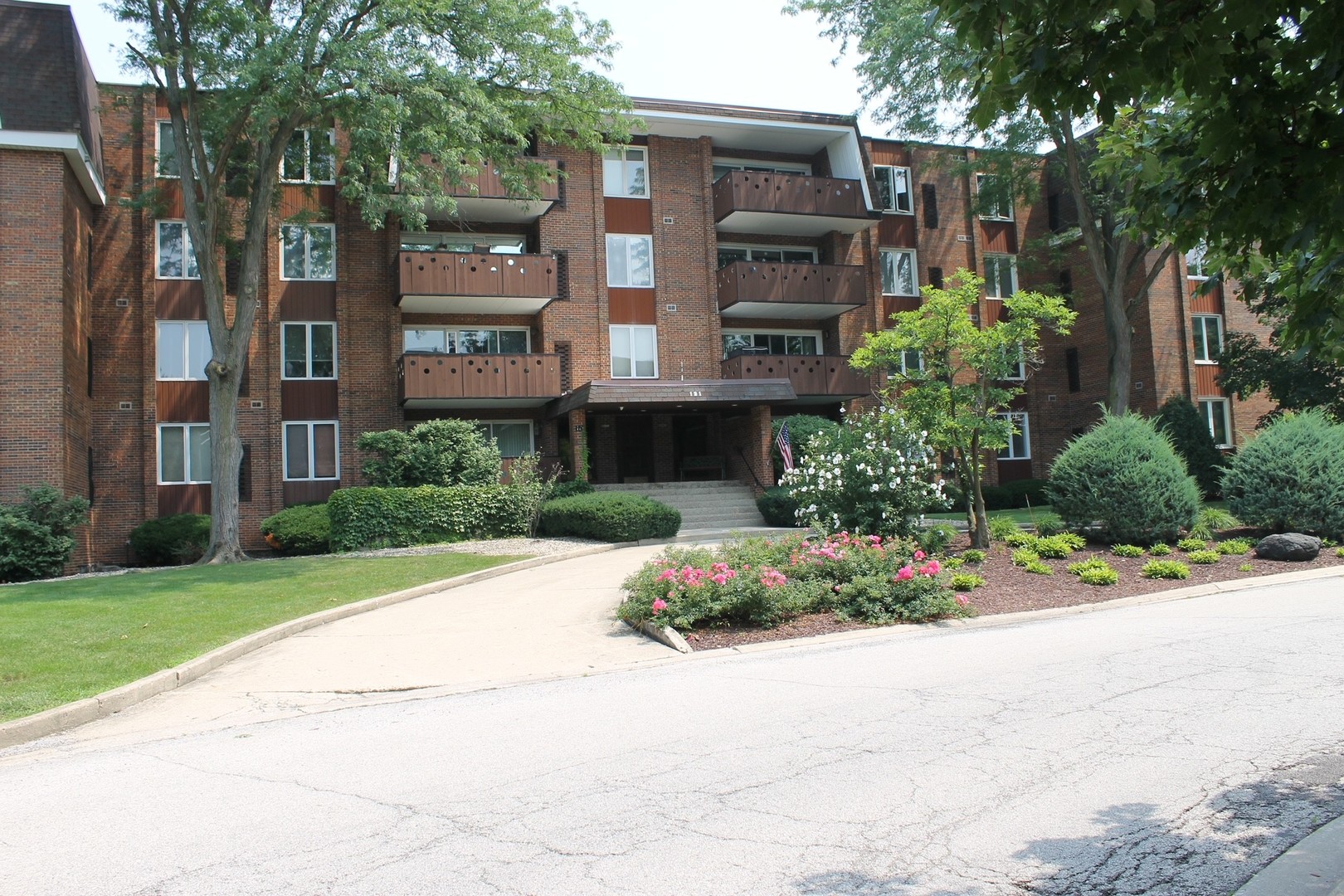 121 S Spruce Avenue 308 Property Photo 1