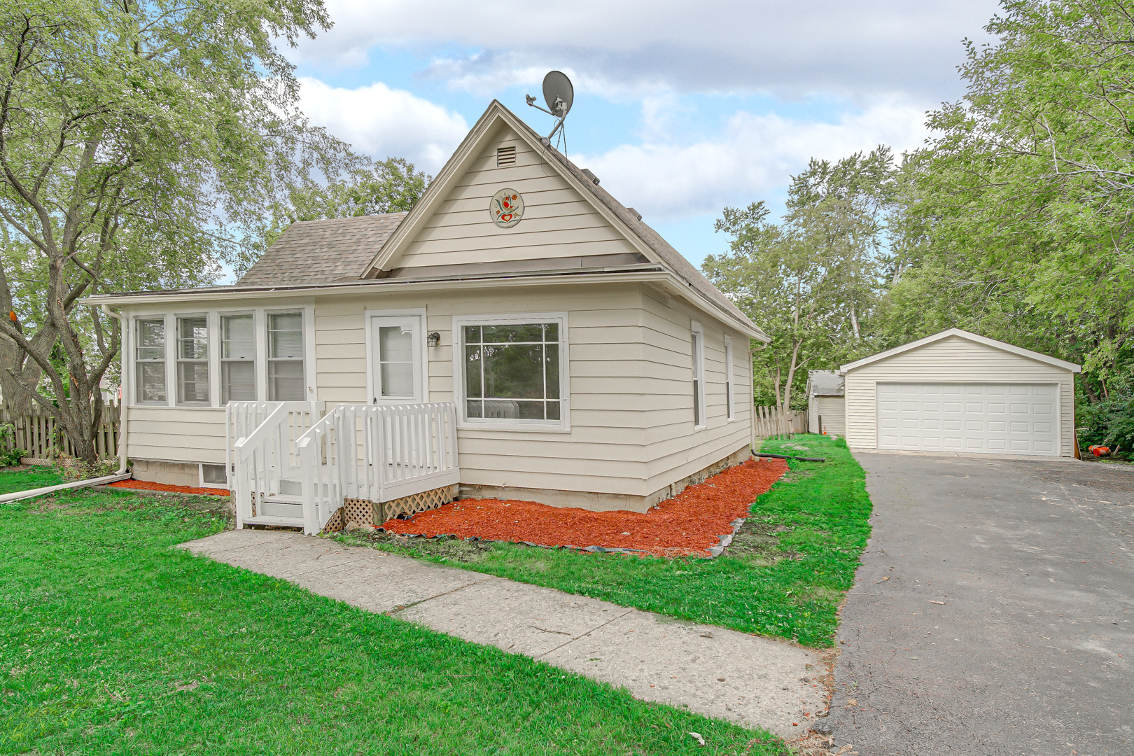2s366 Hart Road Property Photo 1