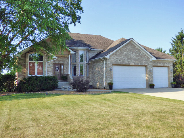 41w951 Hunters Hill Drive Property Photo 1