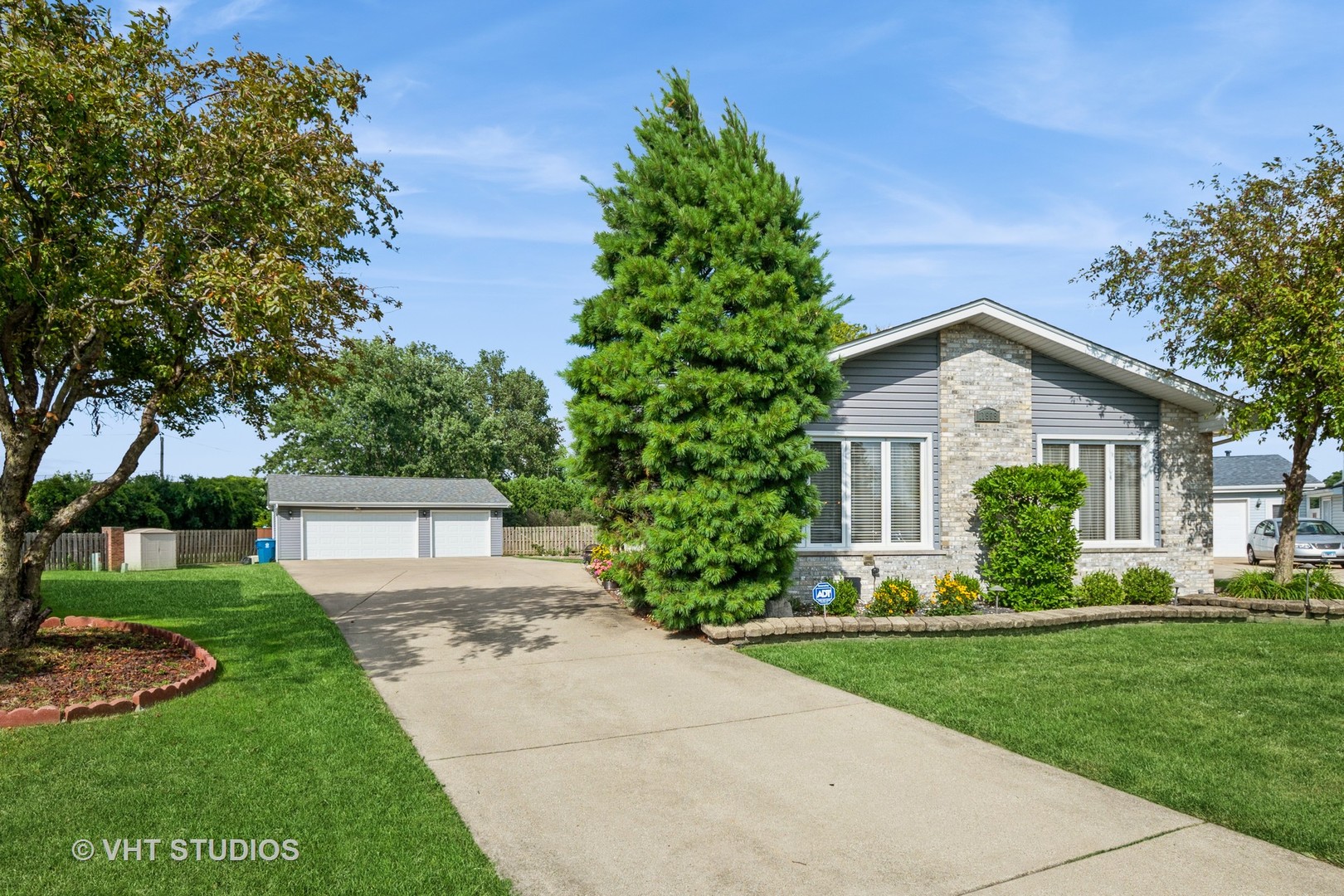 11909 S Lockwood Avenue Property Photo 1