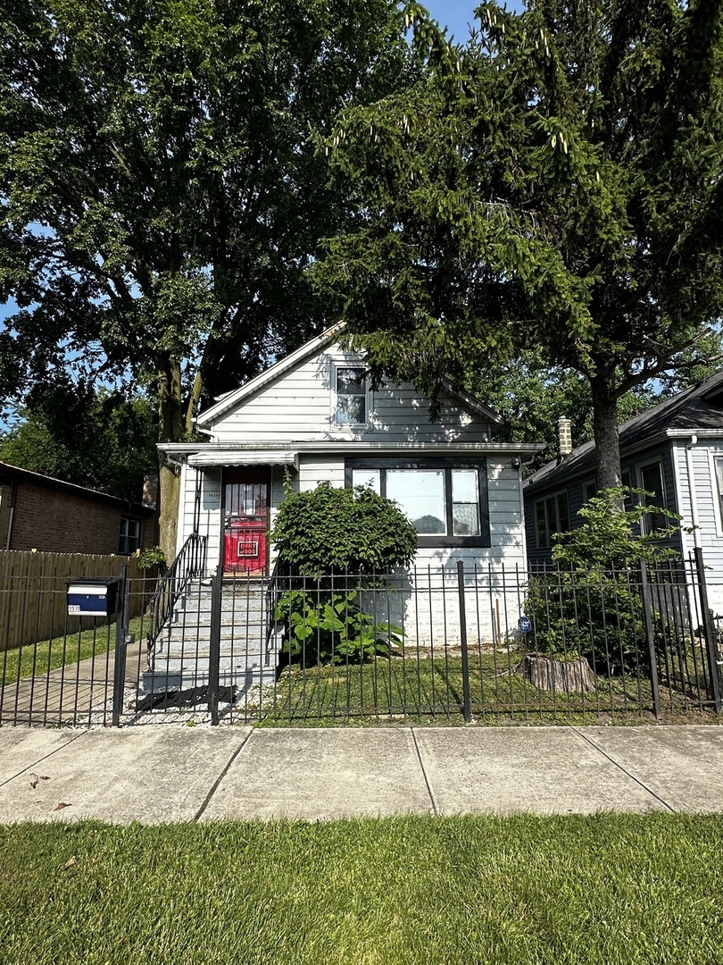 9930 S Perry Avenue Property Photo 1