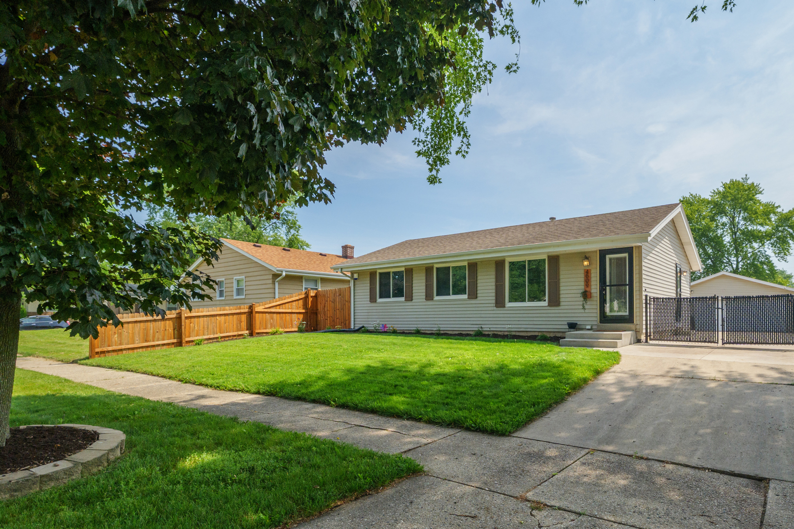 4609 Pershing Boulevard Property Photo 1