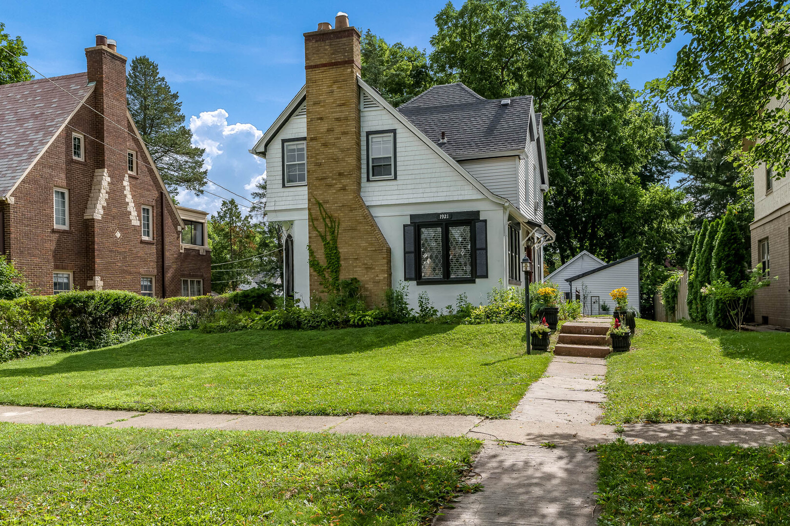 1921 Oxford Street Property Photo 1