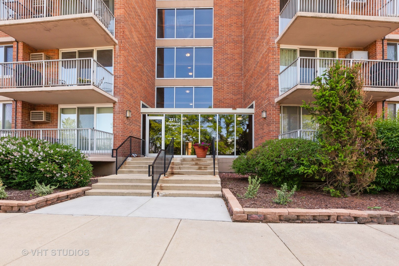 2211 S Highland Avenue 4b Property Photo 1