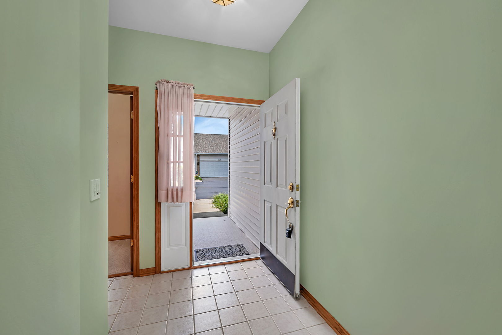 1592 W Cadillac Circle Property Photo 4