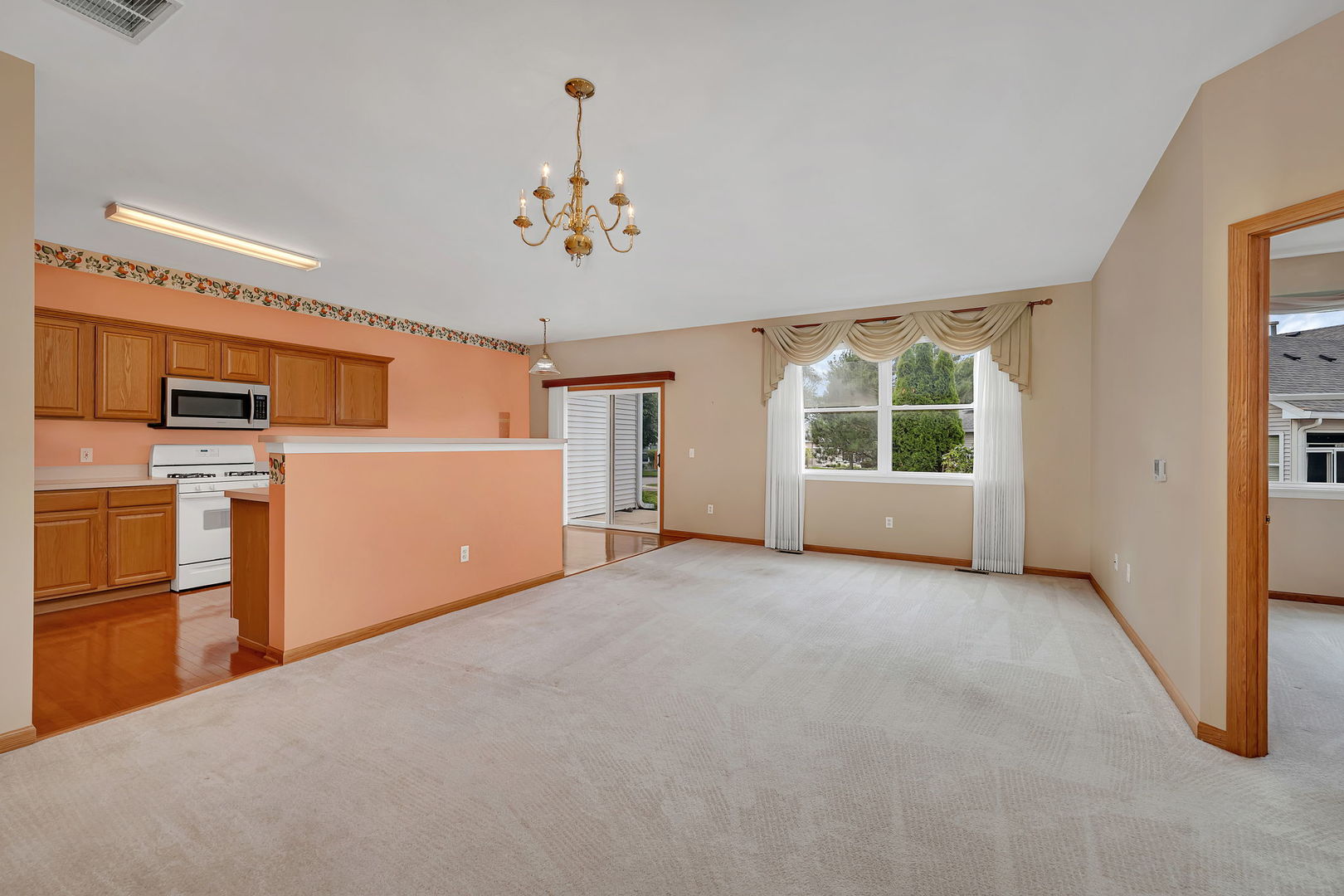 1592 W Cadillac Circle Property Photo 7