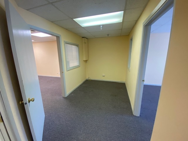 9944 S Roberts Road 205 Property Photo 6