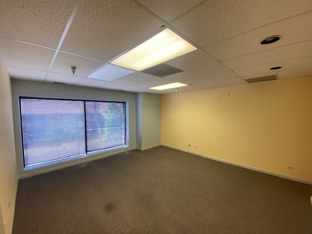 9944 S Roberts Road 205 Property Photo 8