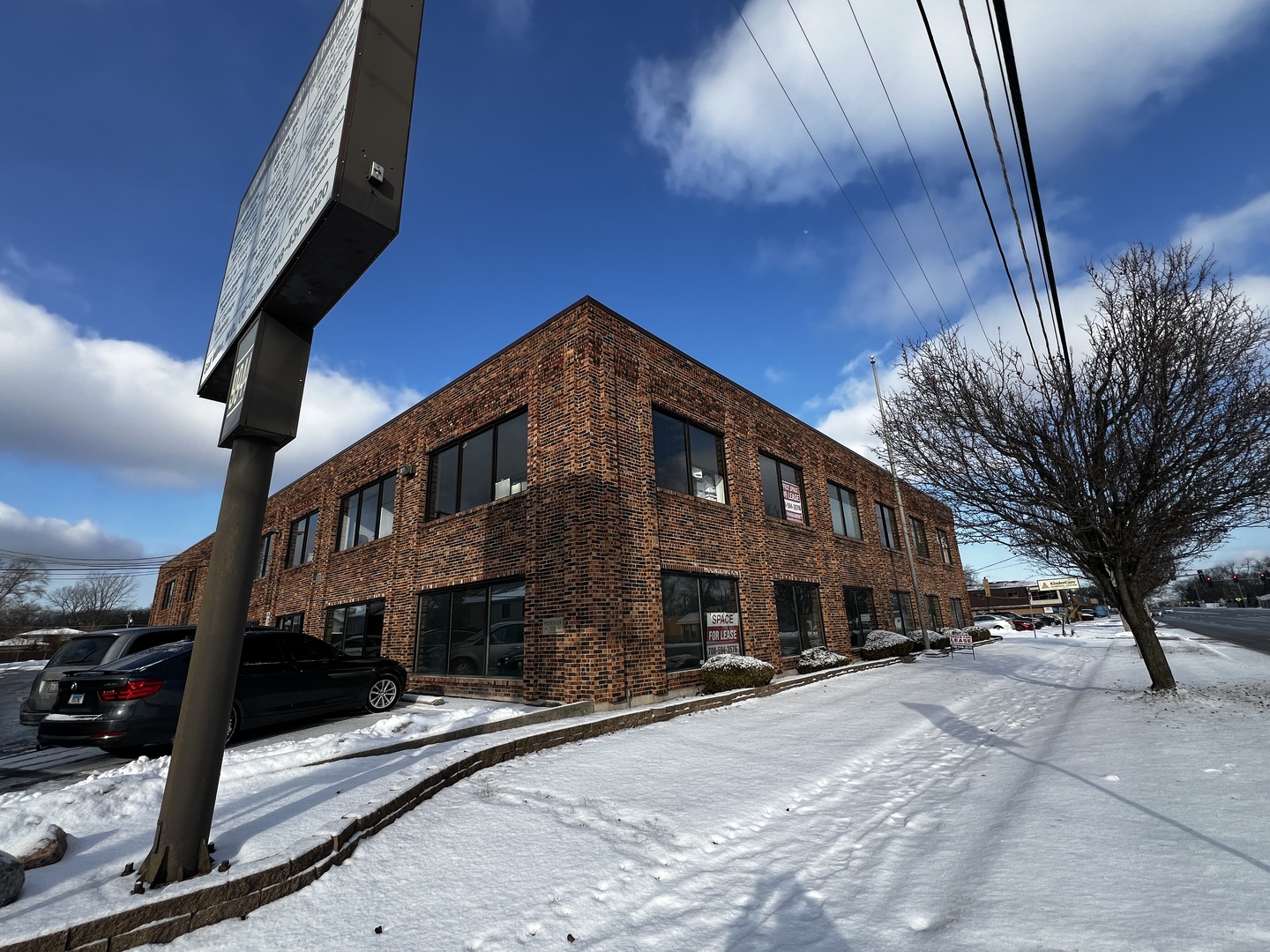 9944 S ROBERTS Road 208 Property Photo 1