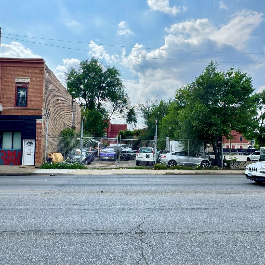 608 N Cicero Avenue Property Photo 1