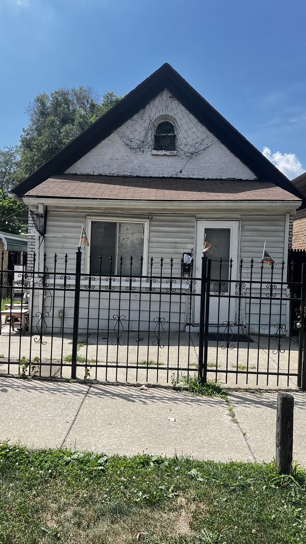 1130 N Hamlin Avenue Property Photo 1