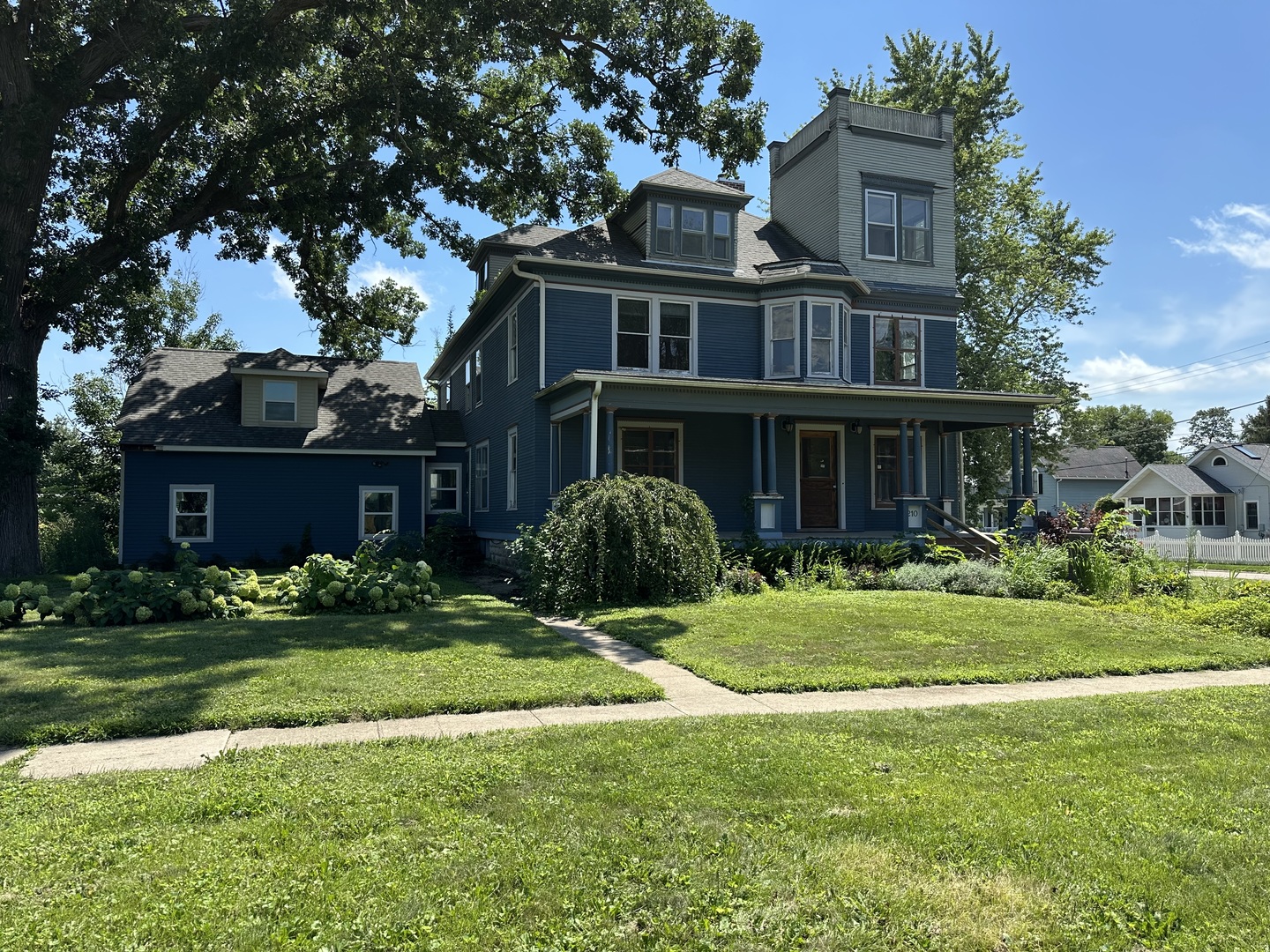 210 S Genesee Street Property Photo 1