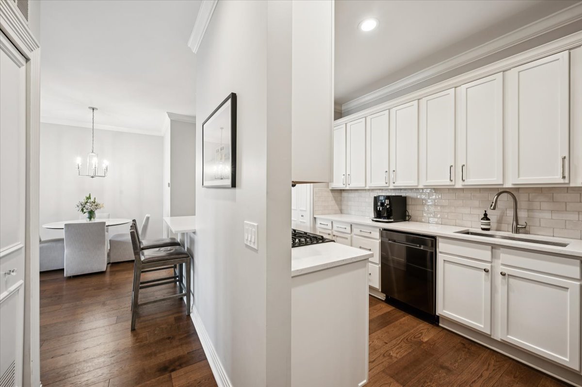560 W Fulton Street 303 Property Photo 11