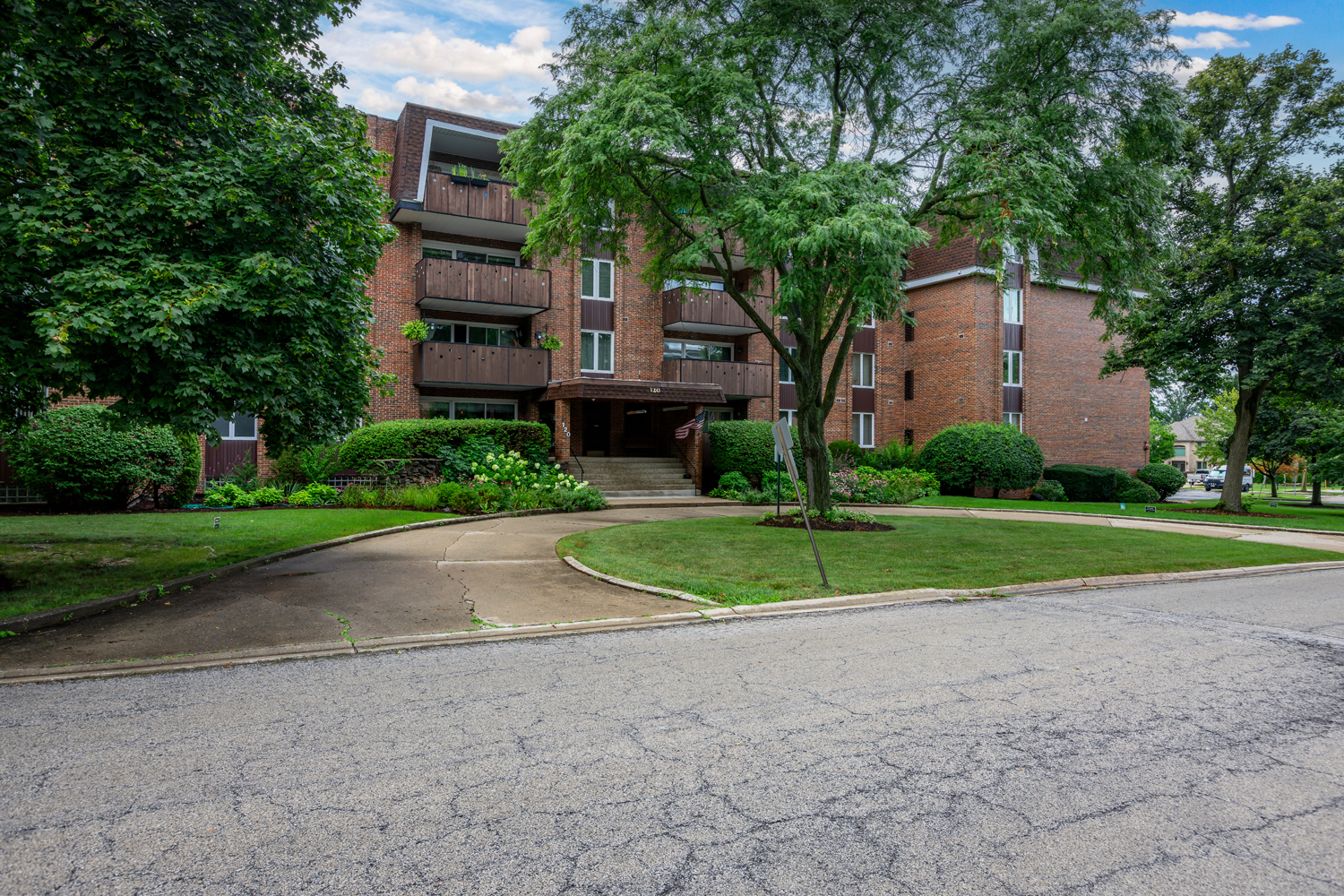 120 S Spruce Avenue 406 Property Photo 1