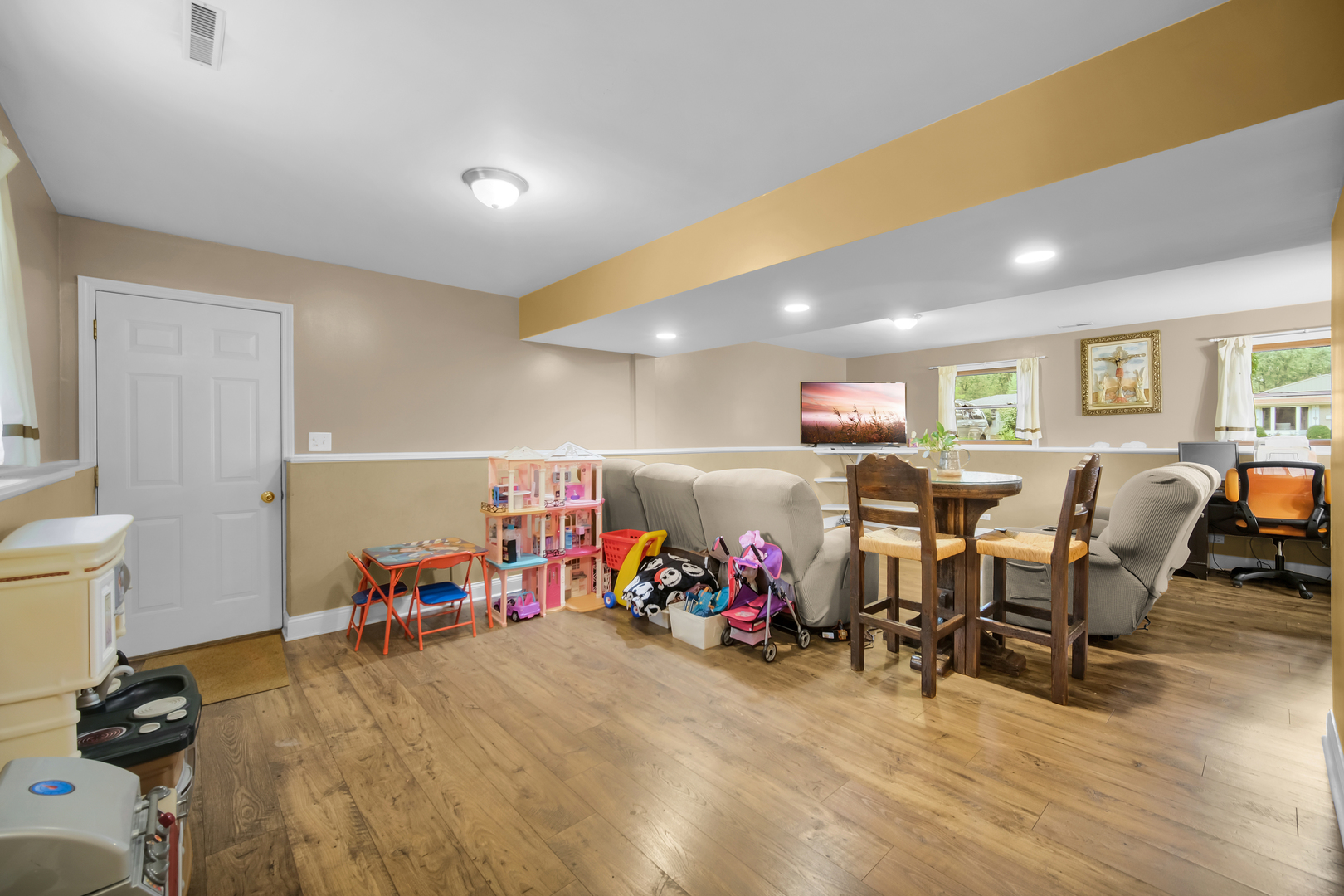 154 Easton Avenue Property Photo 9