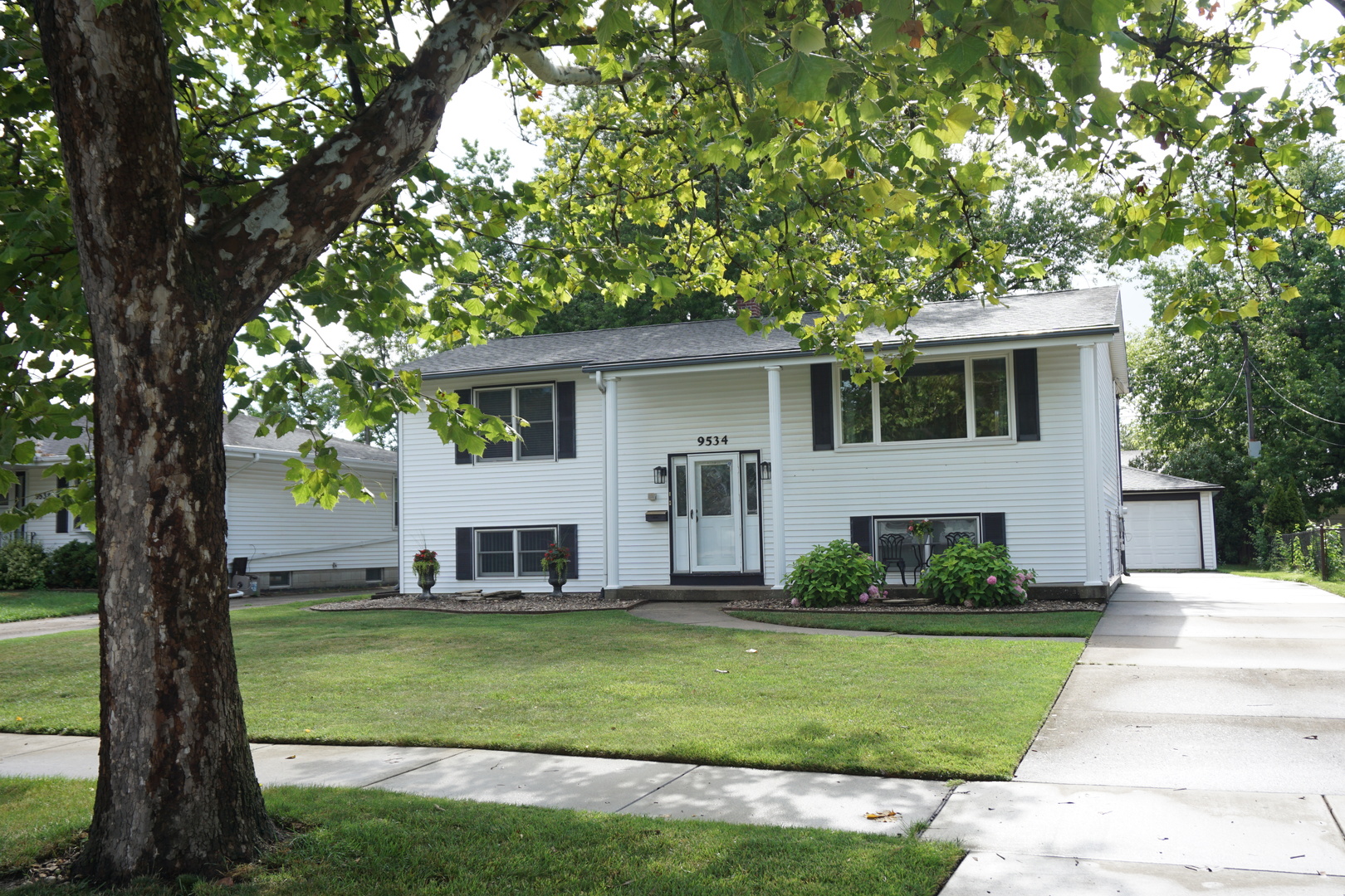 9534 Cypress Avenue Property Photo 1