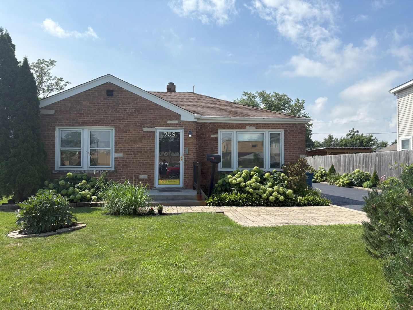 209 E Palmer Avenue Property Photo 1