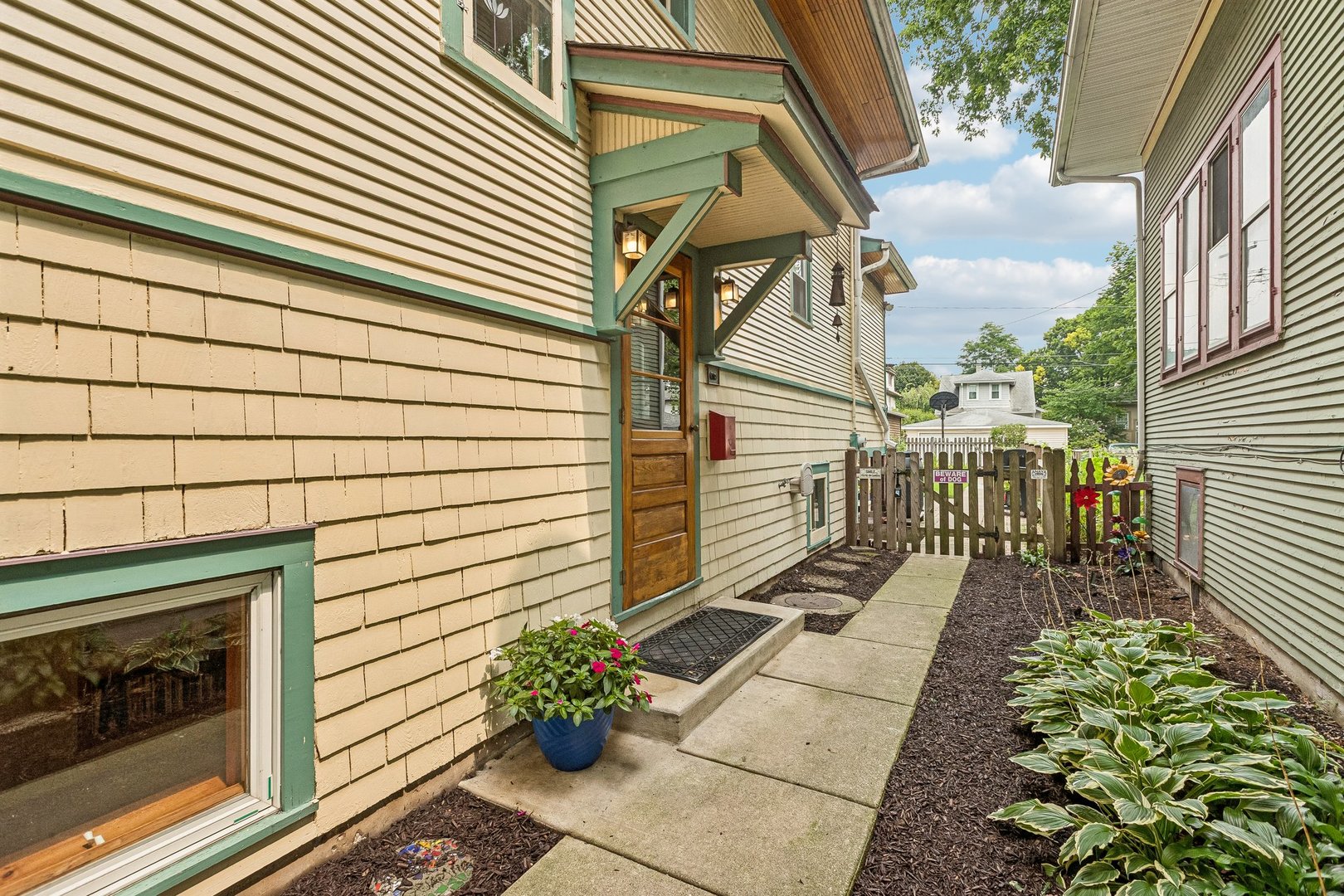1134 S Scoville Avenue Property Photo 3