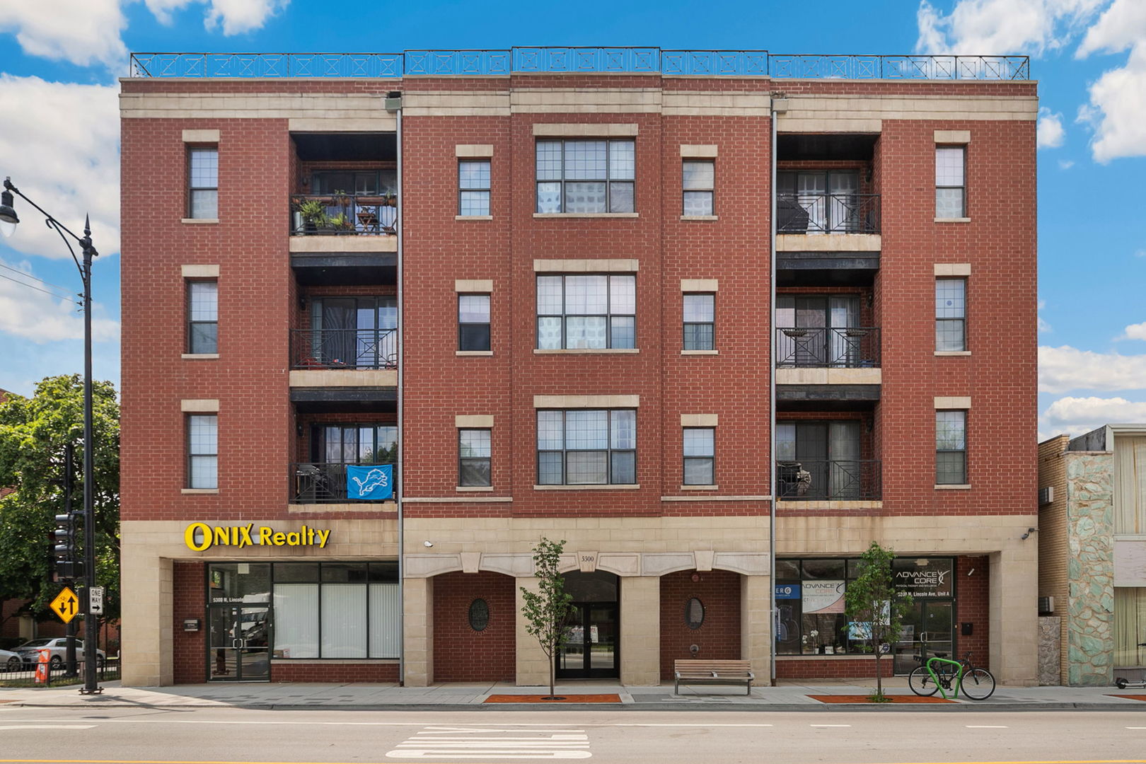 5300 N Lincoln Avenue 3E Property Photo 1