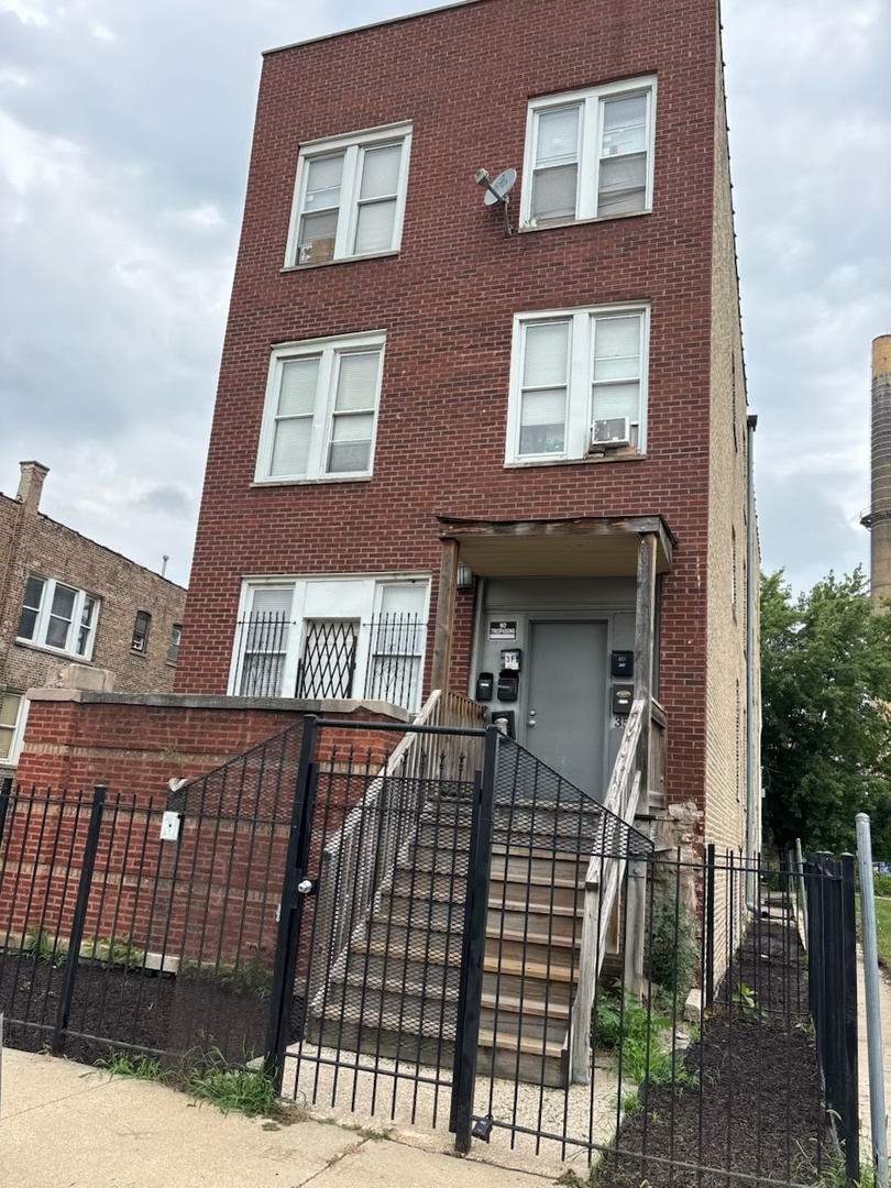 3538 W Grenshaw Street Property Photo 1
