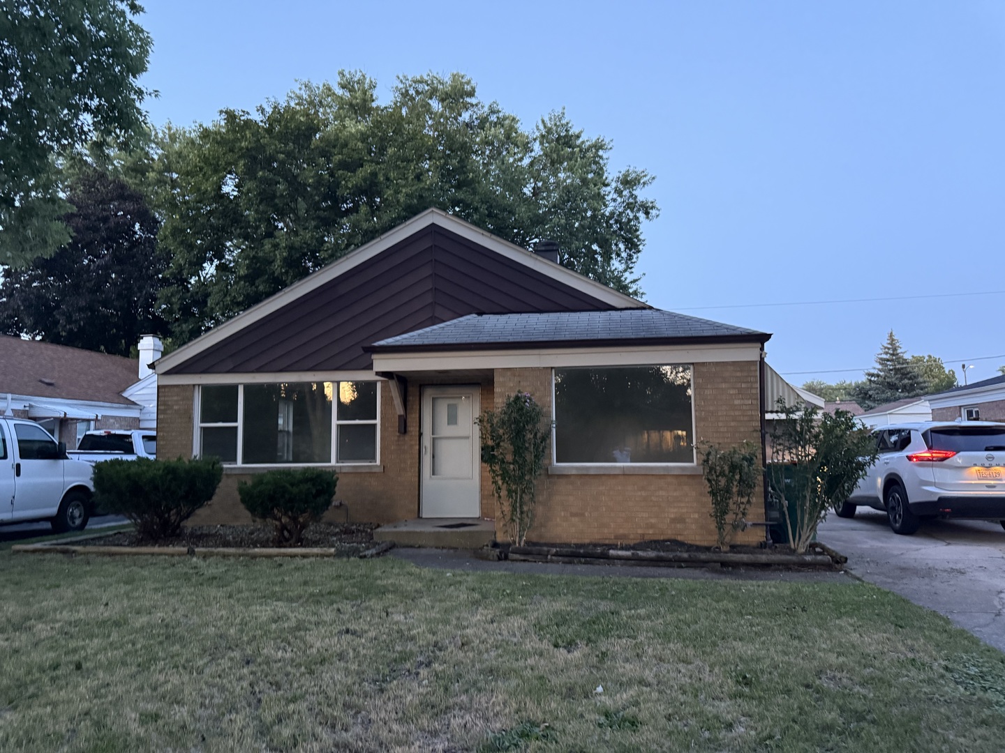 10855 S Komensky Avenue Property Photo 1