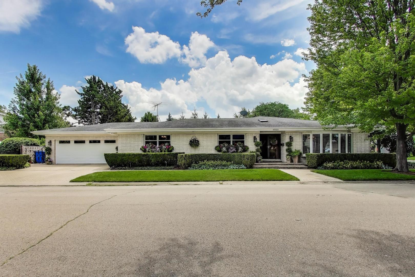 6835 N Waukesha Avenue Property Photo 1