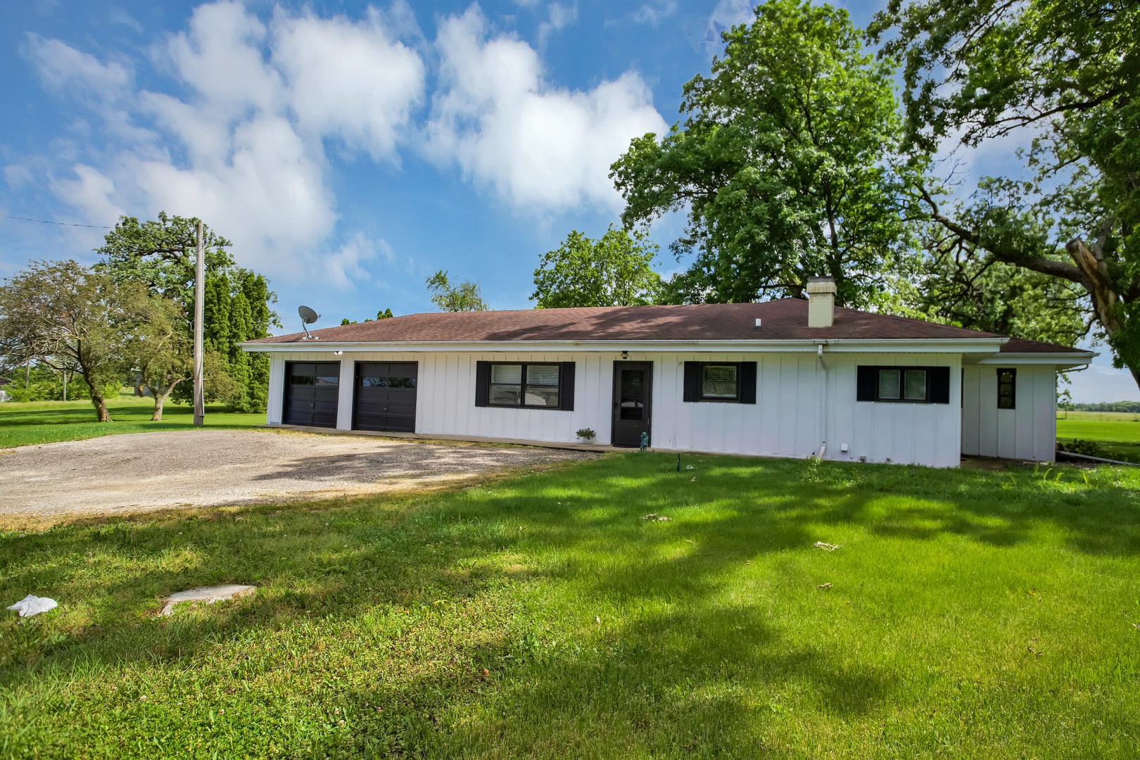 41w625 Us Highway 20 Property Photo 1