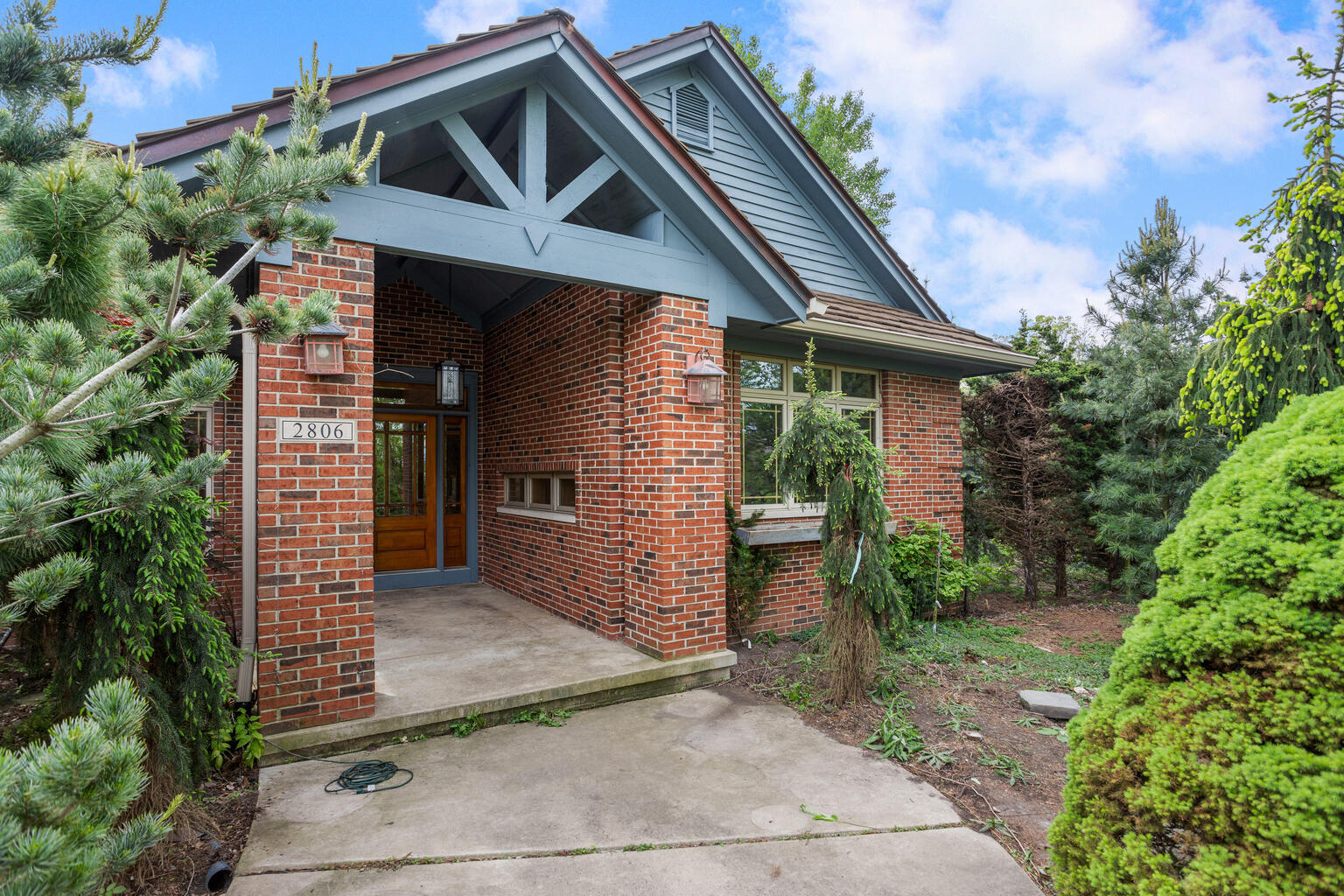 2806 Oakmont Court Property Photo 1