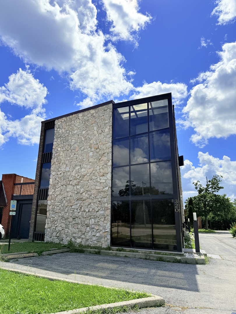 320 E Irving Park Road
