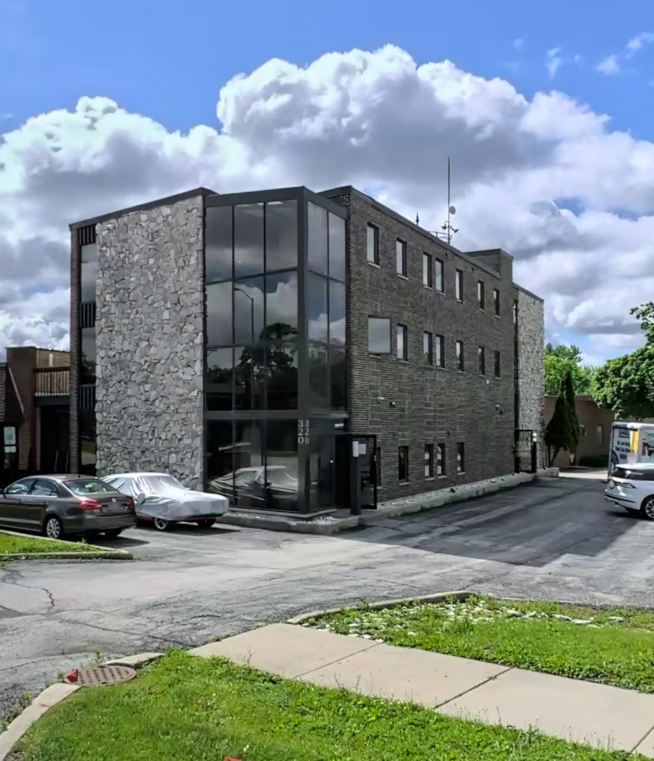 320 E Irving Park Road Property Photo 2