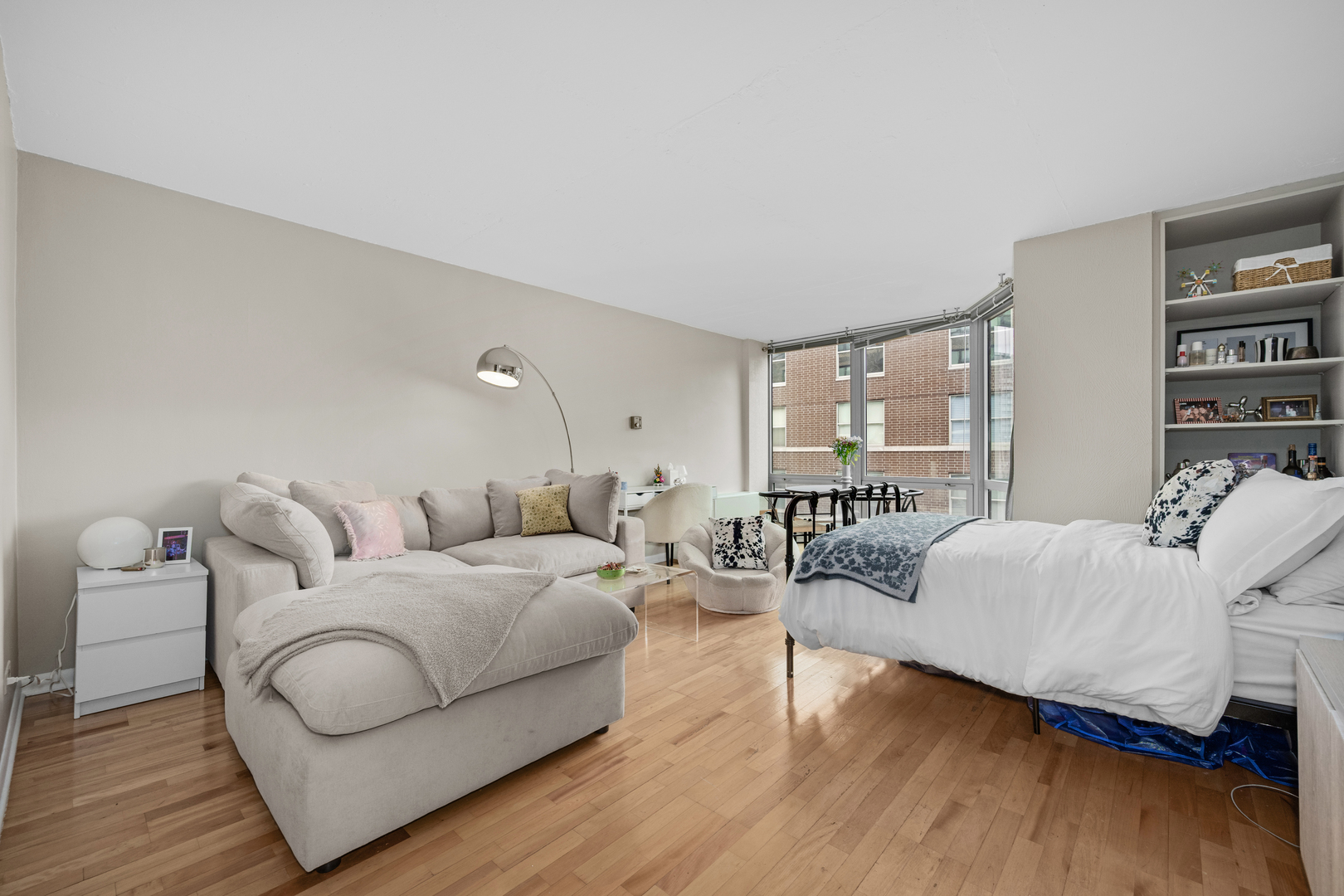 21 W Goethe Street 16e Property Photo 2