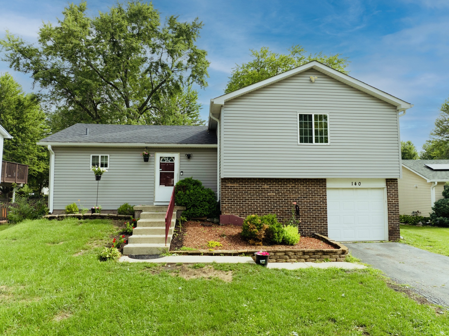 140 Thackeray Drive Property Photo 1