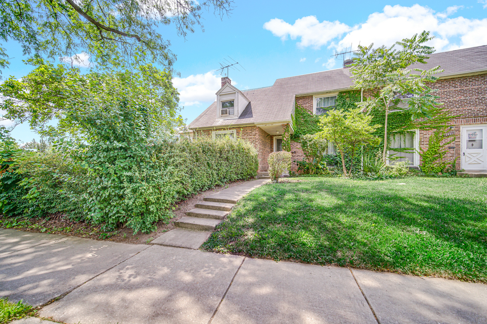 1433 Willow Avenue Property Photo 1