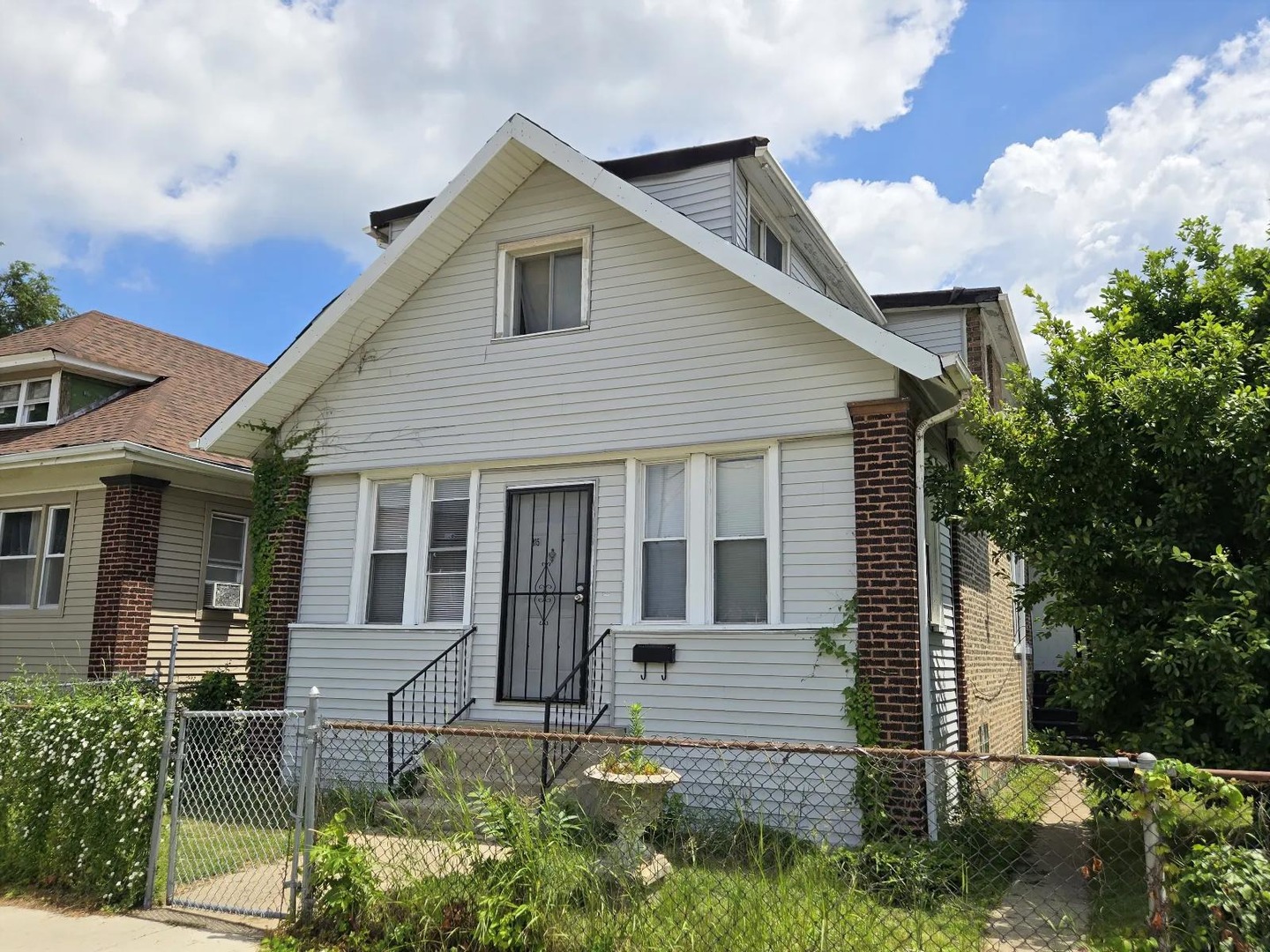 8151 S Bennett Avenue Property Photo 1