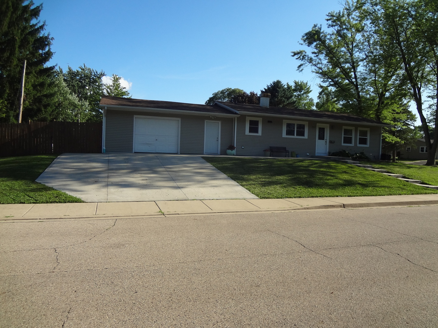 989 Berkley Street Property Photo 1