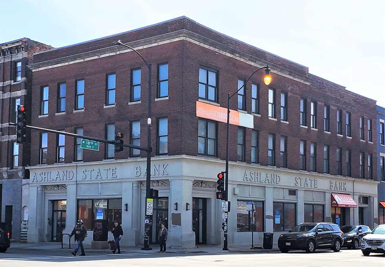 1800 S Ashland Avenue 205 Property Photo 1
